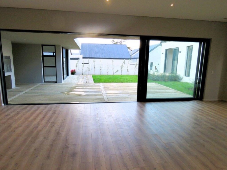 4 Bedroom Property for Sale in Baron View Western Cape